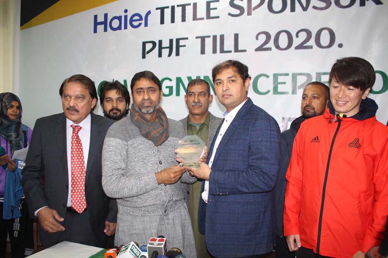 It was great honor for us to sponsor the Japanese coach supervisor Pakistan Goalkeeper training in Lahore. Healthguard is the one of the Pakistani brand who come forward to support Hockey in Pakistan. In this training session International Japaneses Goalkeeper trained Pakistani goalkeepers, Secretary Pakistan Hockey Federation Shahbaz Ahmad senior gave shield to Mr Tanveer Ahmad and appreciated his contribution in revival of Pakistan Hockey. While Mr. Tanveer Ahmad Kamboh CEO of HEALTH GUARD said on this occasion that “Hockey is our national sport and we are recognized throughout the world because of it. In the past, Pakistan has won many International tournaments. This is a wondrous feast for all of us as a nation. He also said that “Pakistan has enormous hockey talent and we will soon climb the ranks again in our national sport. Healthguard Pakistan will sponsor the Pakistan Hockey in other tournaments too.